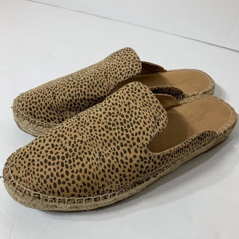 EUC‎ Universal Thread Animal Print Espadrille Mules
